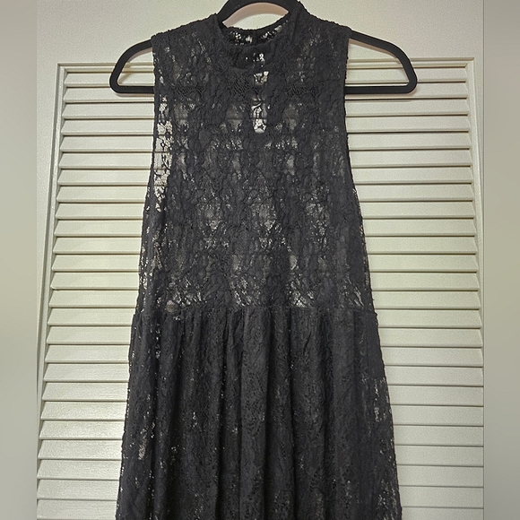 Black Lace Sheer Long Maxi Sleeveless Dress With Keyhole Detail Back - Picture 5 of 8